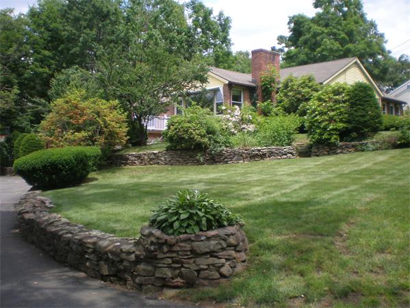 72 Exeter Street West Springfield, MA 01089 - Photo 3 of 6