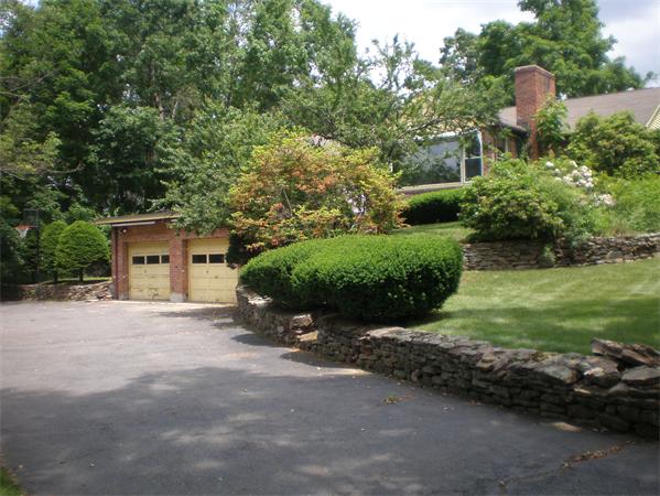 72 Exeter Street West Springfield, MA 01089 - Photo 4 of 6