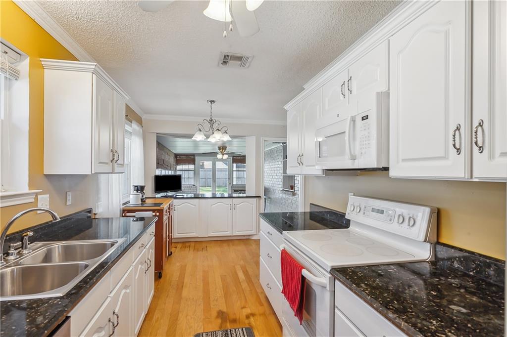 8621 Trolley Lane River Ridge, LA 70123 - Photo 4 of 16 Gallery Image 4