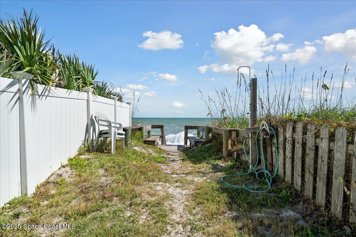 7831 Winona Road Melbourne Beach, FL 32951 - Photo 36 of 41 a backyard of a house with table and chairs