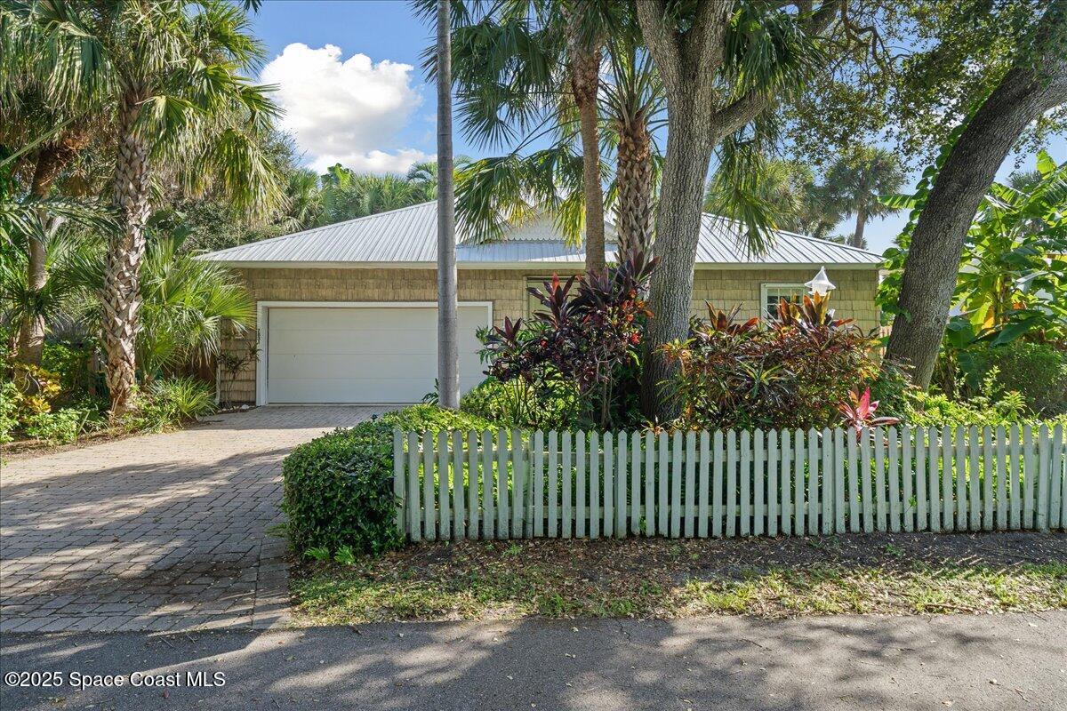 7831 Winona Road Melbourne Beach, FL 32951 - Photo 5 of 41 a front view of a house with a garden