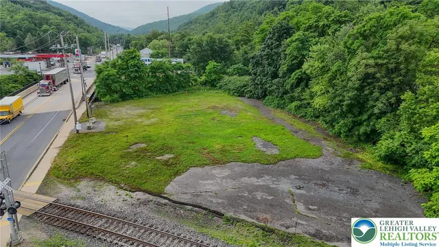 a view of a pathway of a park