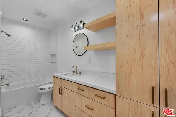 $2,100 | 4431 Don Ricardo Drive, Unit 23, Los Angeles, CA 90008