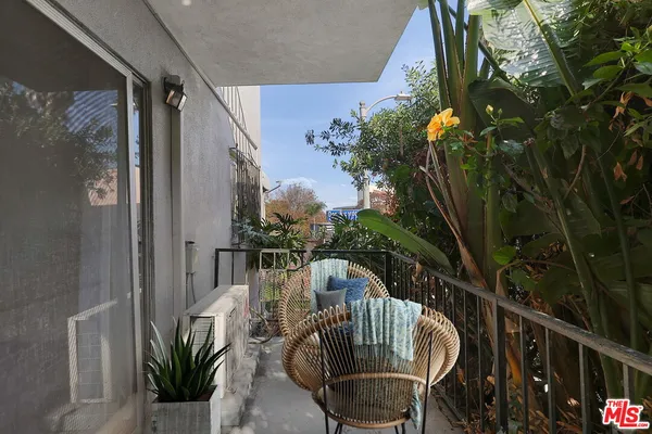$2,100 | 4431 Don Ricardo Drive, Unit 23, Los Angeles, CA 90008