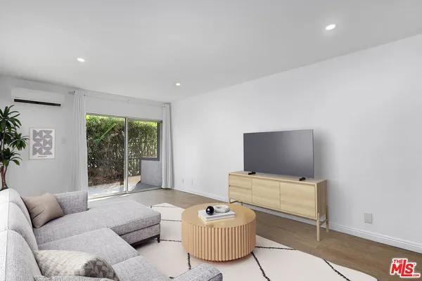 $2,100 | 4431 Don Ricardo Drive, Unit 23, Los Angeles, CA 90008