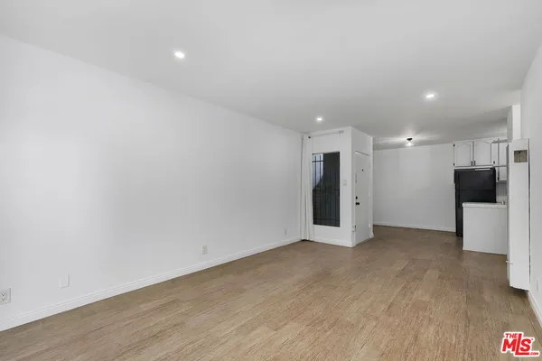 $2,100 | 4431 Don Ricardo Drive, Unit 23, Los Angeles, CA 90008