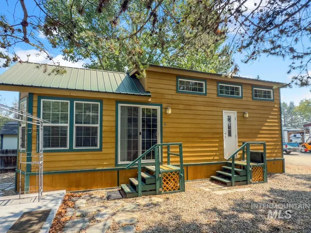 $199,000 | 30 F Street, Cascade, ID 83611