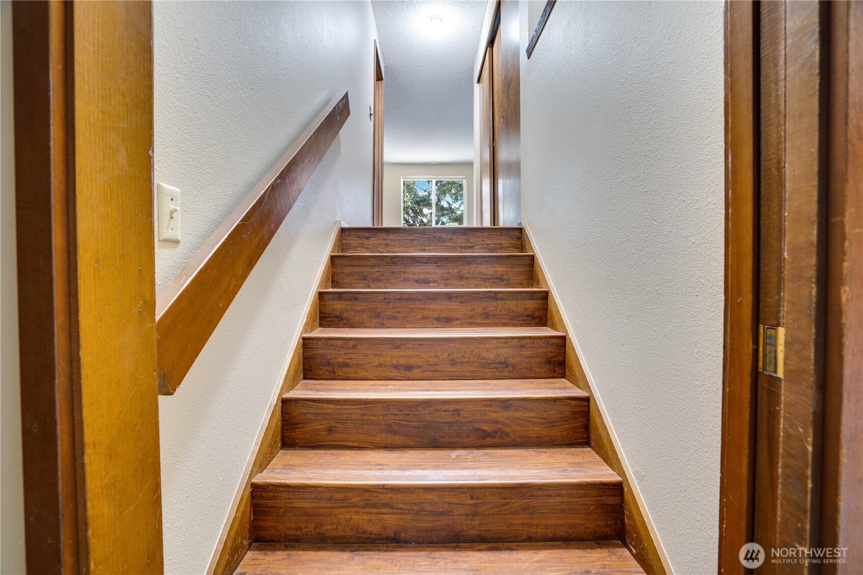 3023 Bridgeport Way West, Unit B University Place, WA 98466 - Photo 16 of 30 a view of entryway