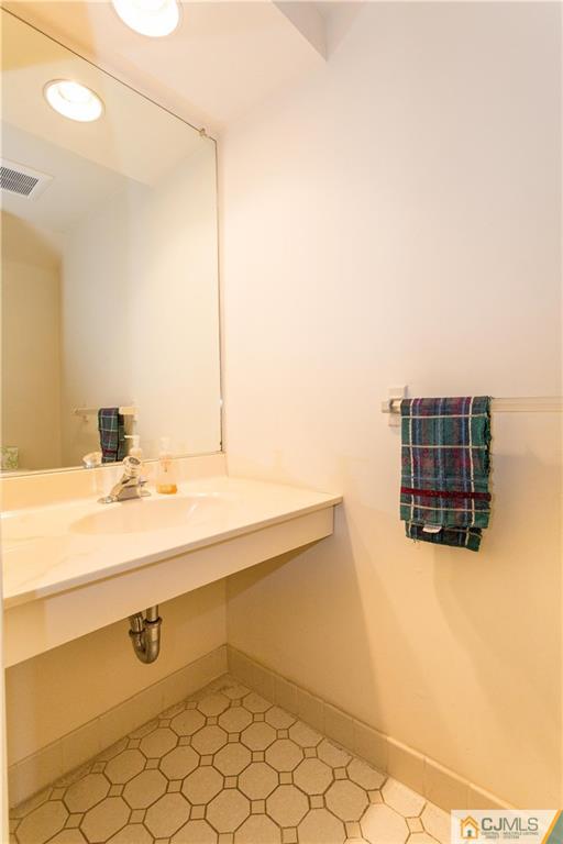 405 Maplecrest Road, Unit 405 Edison, NJ 08820 - Photo 29 of 33 a bathroom with a sink and a mirror