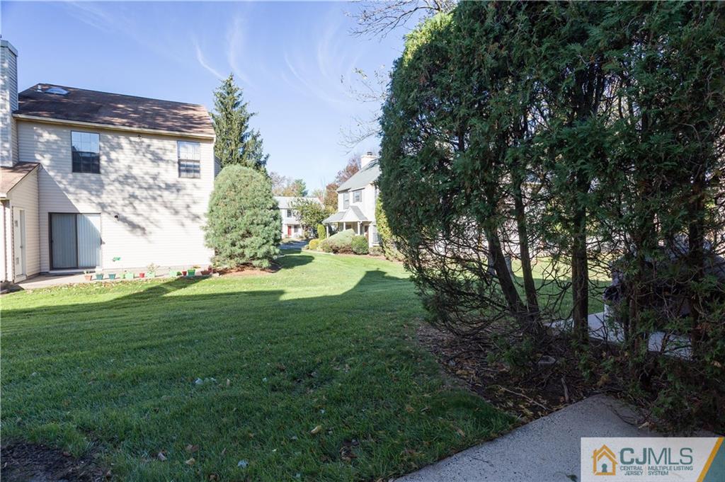 405 Maplecrest Road, Unit 405 Edison, NJ 08820 - Photo 31 of 33 a view of a back yard