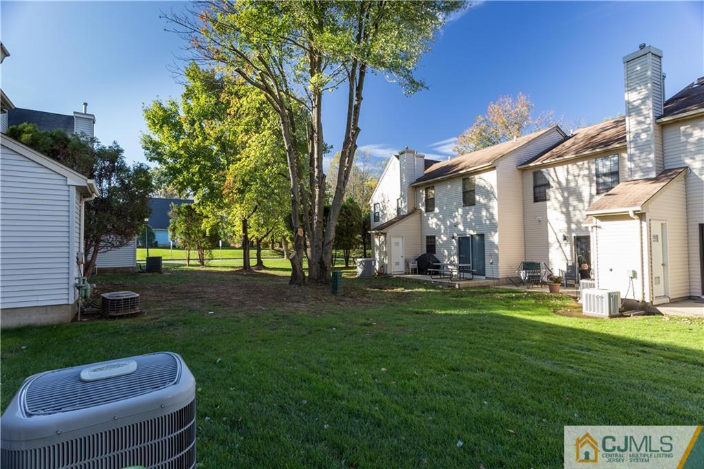 405 Maplecrest Road, Unit 405 Edison, NJ 08820 - Photo 33 of 33 a garden view with a seating space