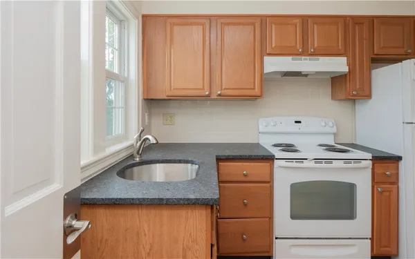 $2,150 | 11 Village Lane, Unit A, Middletown, RI 02842