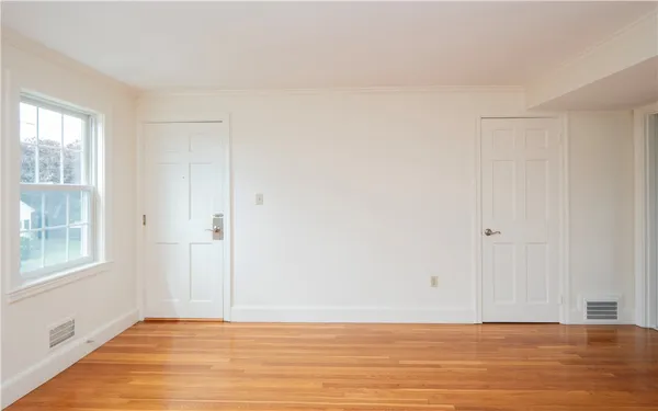 $2,150 | 11 Village Lane, Unit A, Middletown, RI 02842