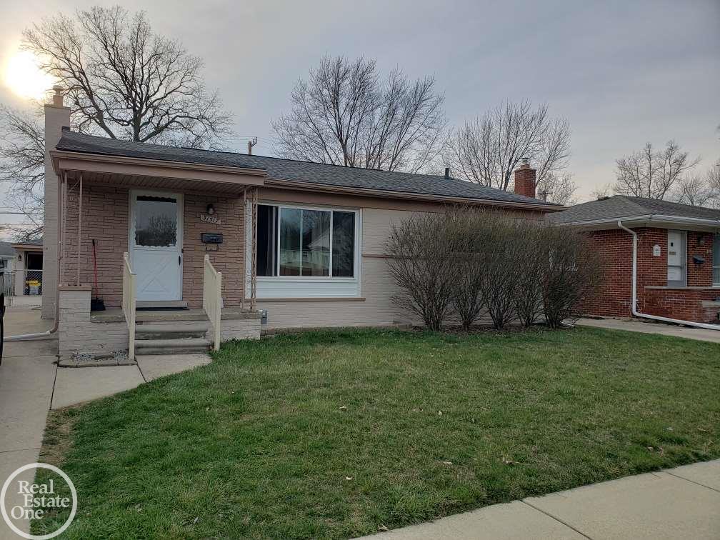 31517 Kelly Road Fraser, MI 48026 - Photo 1 of 27
