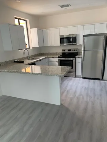 $2,300 | 853 East 24th Street, Unit 304, Hialeah, FL 33013