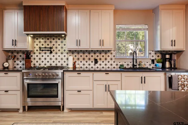 $574,990 | 403 Beechwood Drive, Tyler, TX 75701