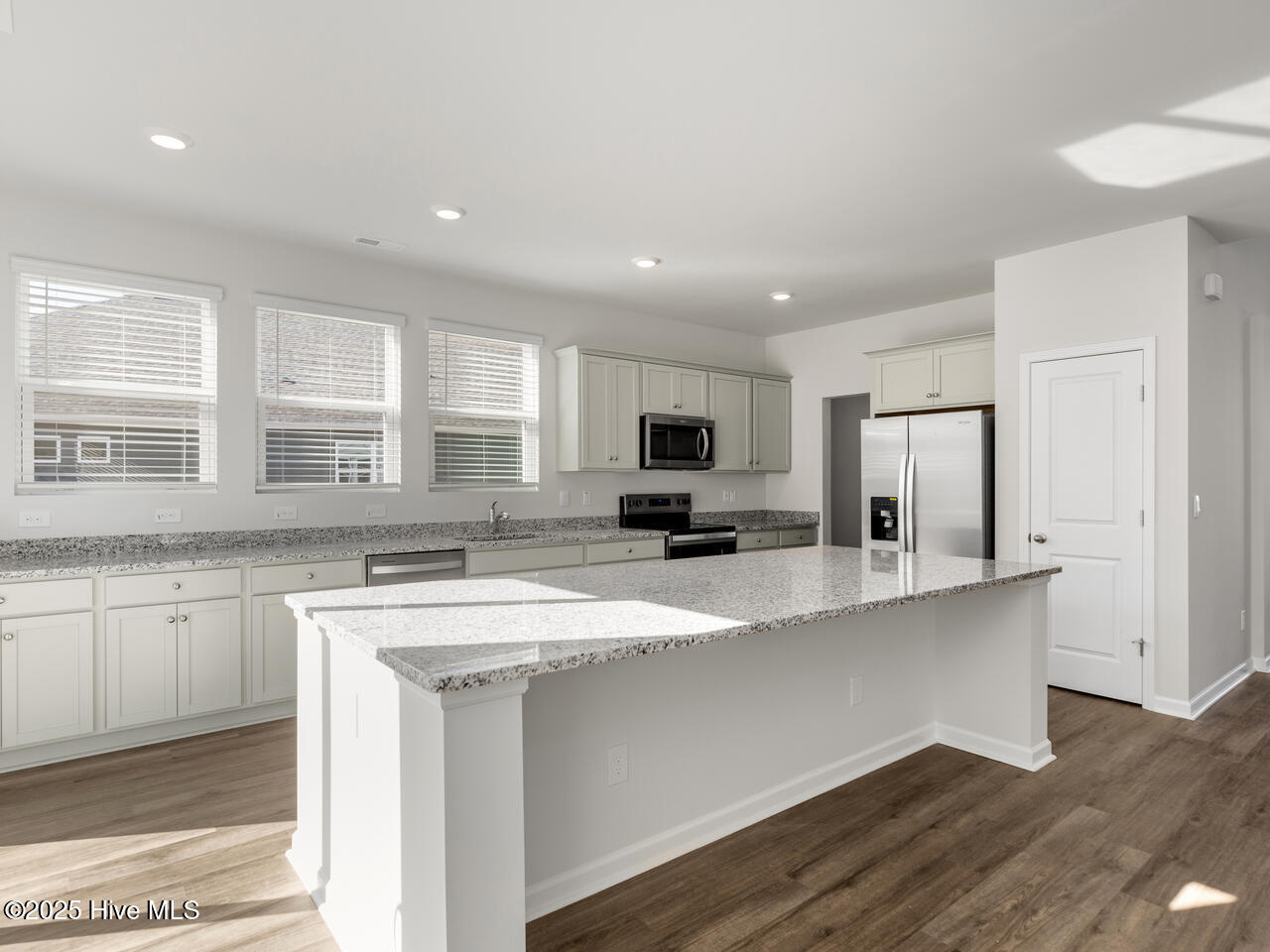 220 Surfside Lndg Boulevard, Unit LOT 9 Hubert, NC 28539 - Photo 12 of 49 BentOak1554kitDRHL33A7825CR2-011-023-128