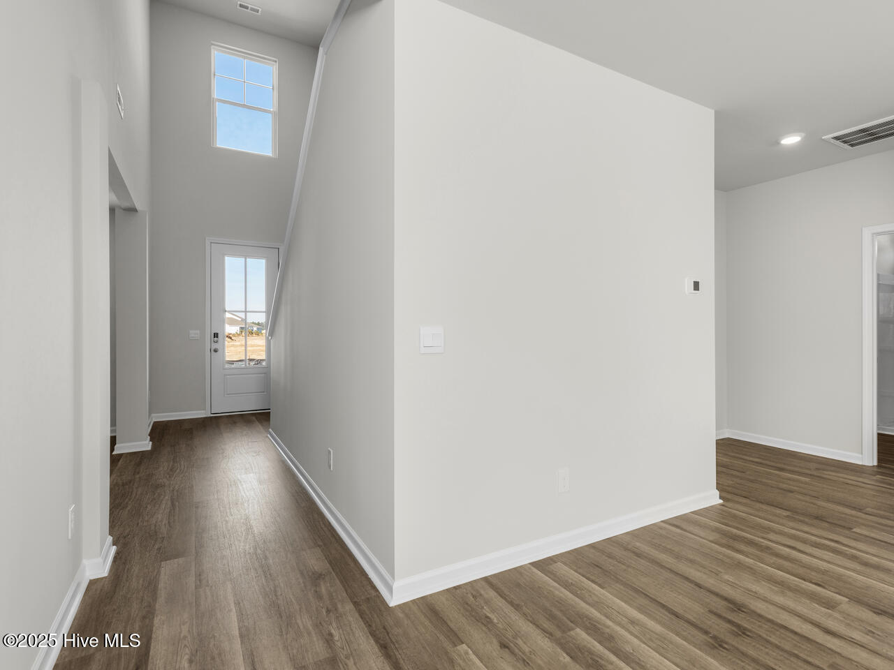 220 Surfside Lndg Boulevard, Unit LOT 9 Hubert, NC 28539 - Photo 5 of 49 BentOak1552foyDRHL33A7731CR2-003-001-128