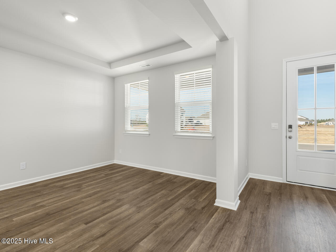 220 Surfside Lndg Boulevard, Unit LOT 9 Hubert, NC 28539 - Photo 6 of 49 BentOak1552foyDRHL33A7740CR2-005-010-128
