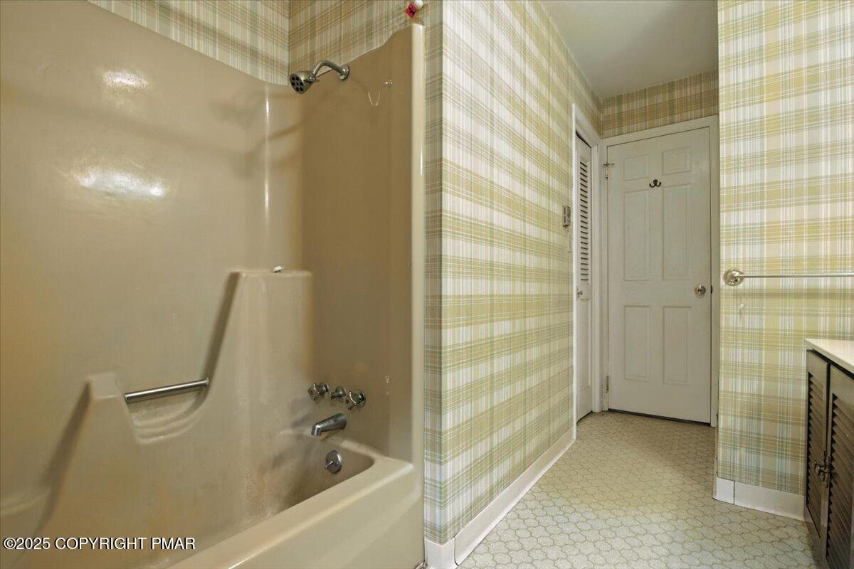 142 Pine Grove Road Kunkletown, PA 18058 - Photo 44 of 78 a bathroom with a shower and a tub