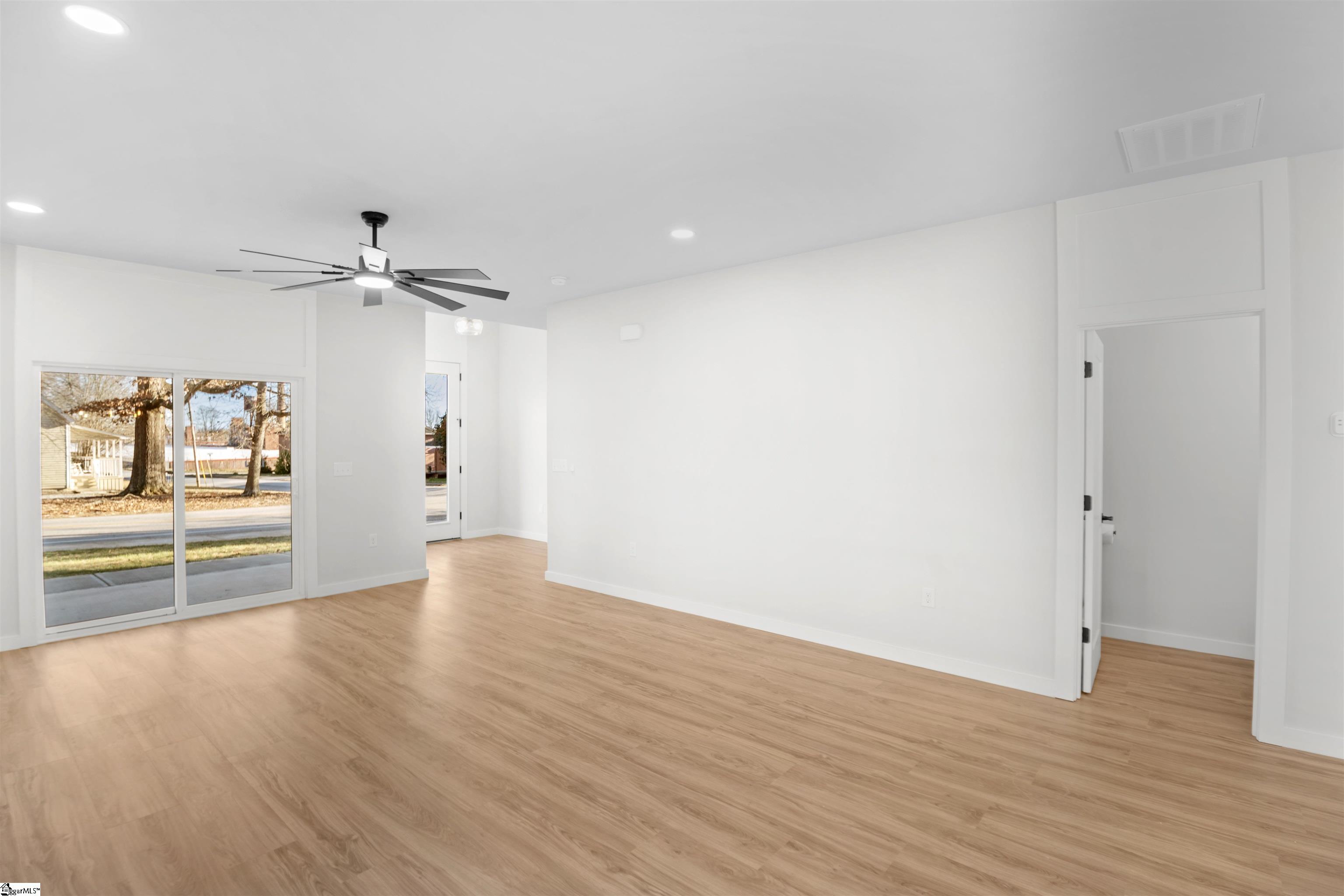 301 Front Street Easley, SC 29640 - Photo 11 of 44