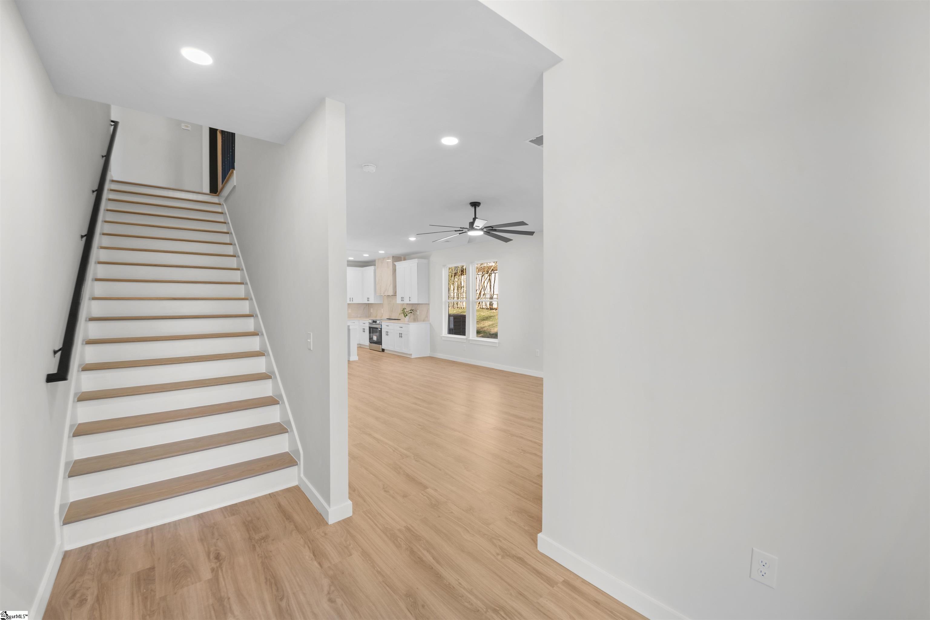 301 Front Street Easley, SC 29640 - Photo 8 of 44