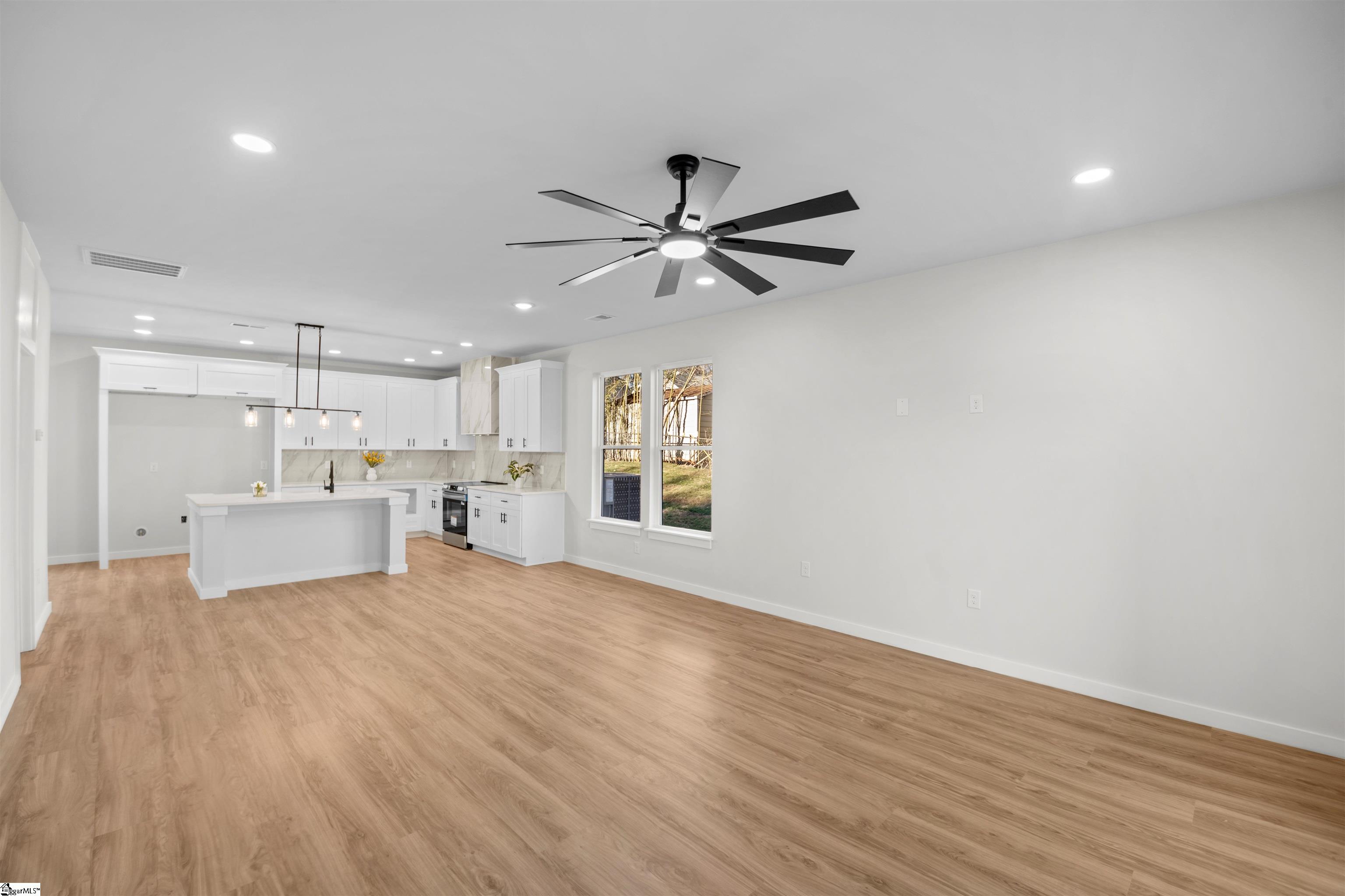 301 Front Street Easley, SC 29640 - Photo 9 of 44