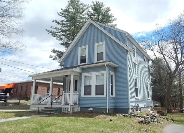 $1,800 | 532 Blackstone Street, Unit 1, Woonsocket, RI 02895