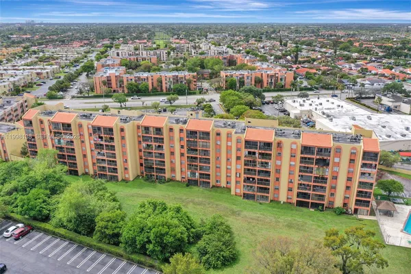 $2,400 | 9455 West Flagler Street, Unit C108, Miami, FL 33174