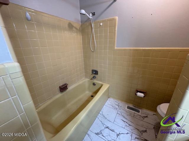 309 North Pleasant Hill Road Warner Robins, GA 31093 - Photo 15 of 23 a bathroom with a sink a toilet a shower and a bathtub