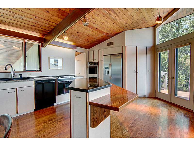 160 Wampanoag Road Warwick, RI 02818 - Photo 6 of 25 Kitchen. Open spacious kitchen.