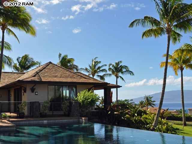 44 Anapuni Loop, Unit 3 Lahaina, HI 96761 - Photo 11 of 18 a front view of a house with a garden