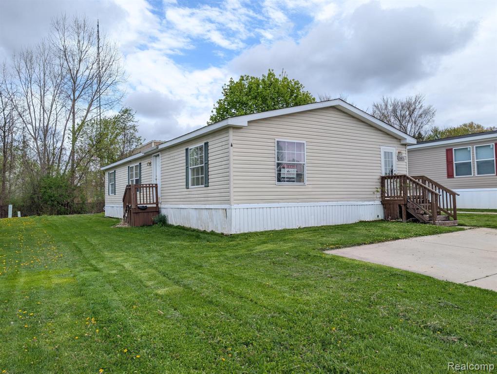 11413 Harbor Cove Fenton, MI 48430 - Photo 1 of 18