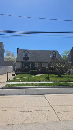 $2,850 | 44 Jefferson Avenue, Unit SECOND, Lynbrook, NY 11563