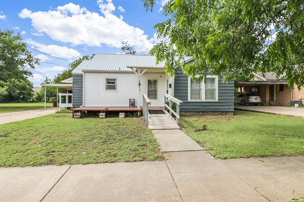 605 West Walnut Street Coleman, TX 76834 - Photo 16 of 18 a view of a house with a yard