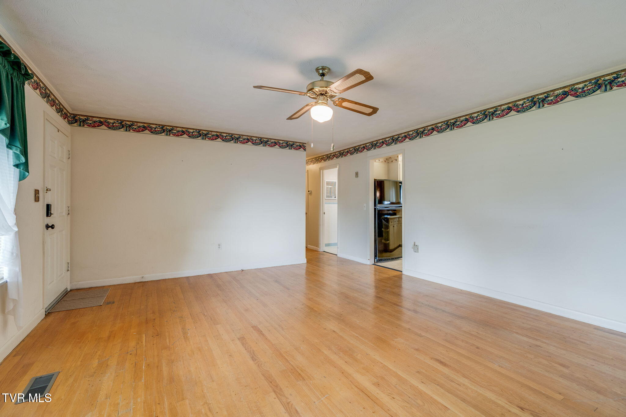 619 East Barton Ridge Road Greeneville, TN 37745 - Photo 8 of 40 007