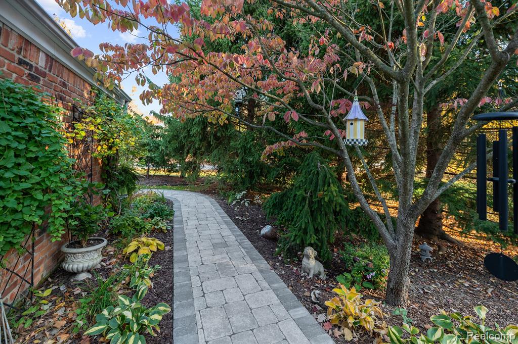 32666 Old Post Road Beverly Hills, MI 48025 - Photo 33 of 39