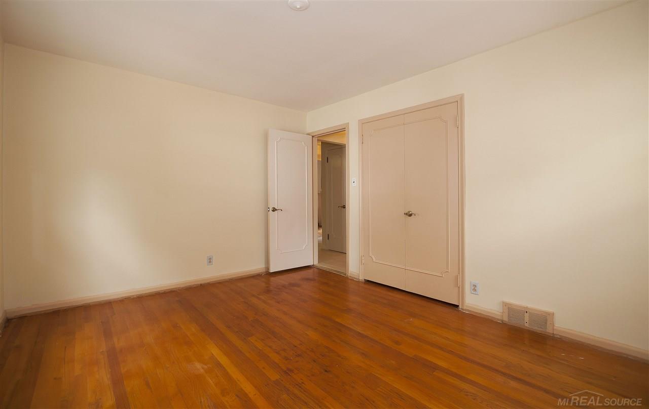 1220 Fairholme Road Grosse Pointe Woods, MI 48236 - Photo 25 of 41