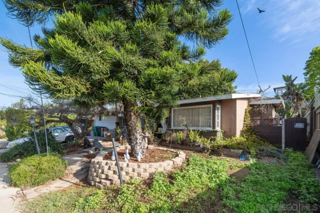 $975,000 | 2747 Fairfield Street, San Diego, CA 92110