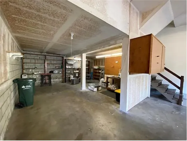 a view of a livingroom with walk in closet