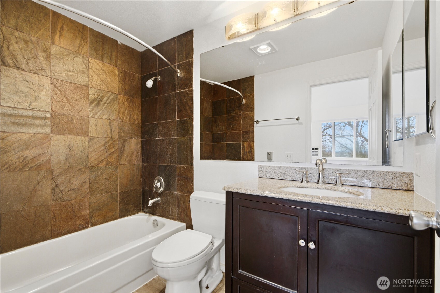 833 Southwest Sunset Boulevard, Unit J51 Renton, WA 98057 - Photo 13 of 28