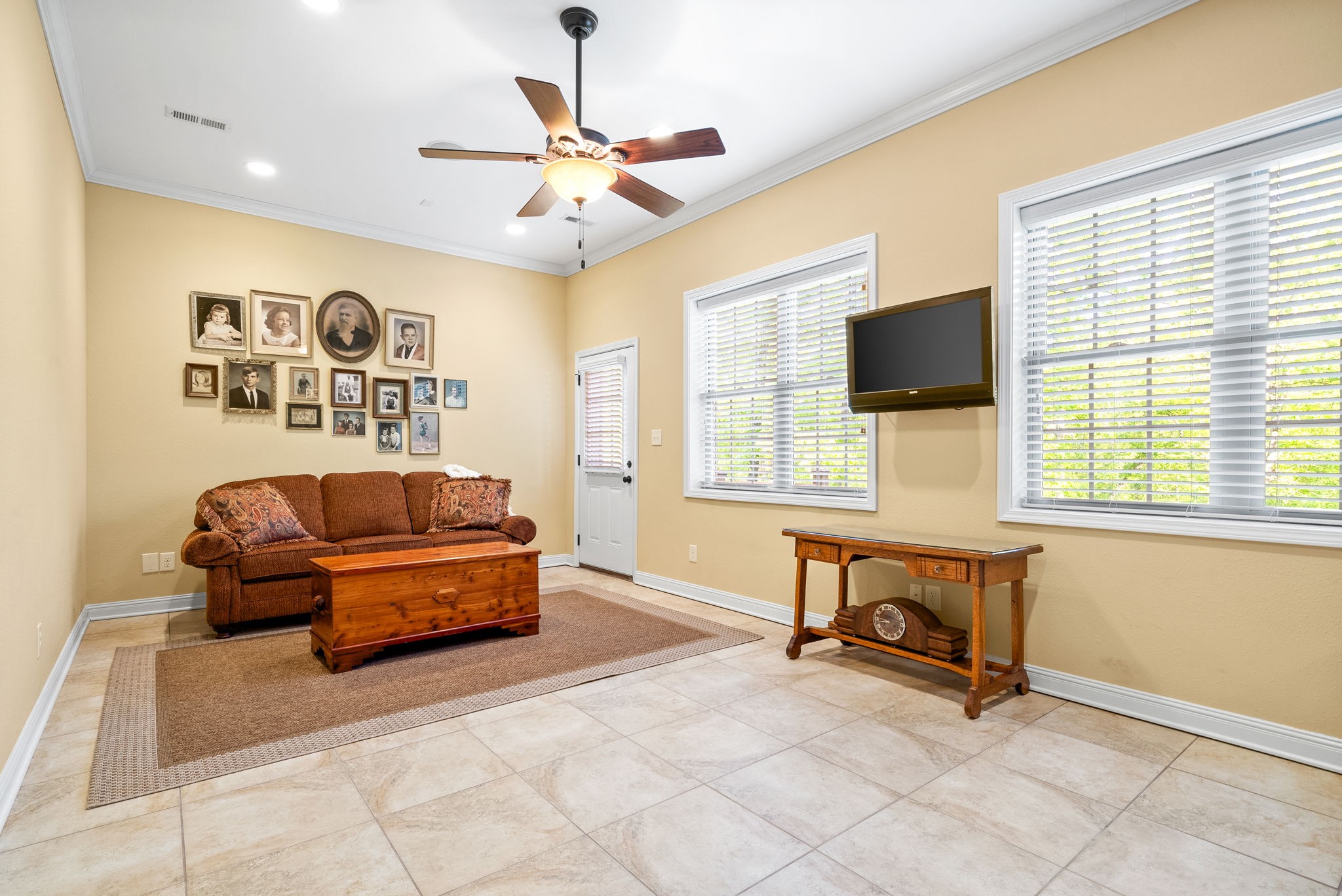 470 Salem Ridge Road Clarksville, TN 37040 - Photo 40 of 69 a living room with furniture and a window
