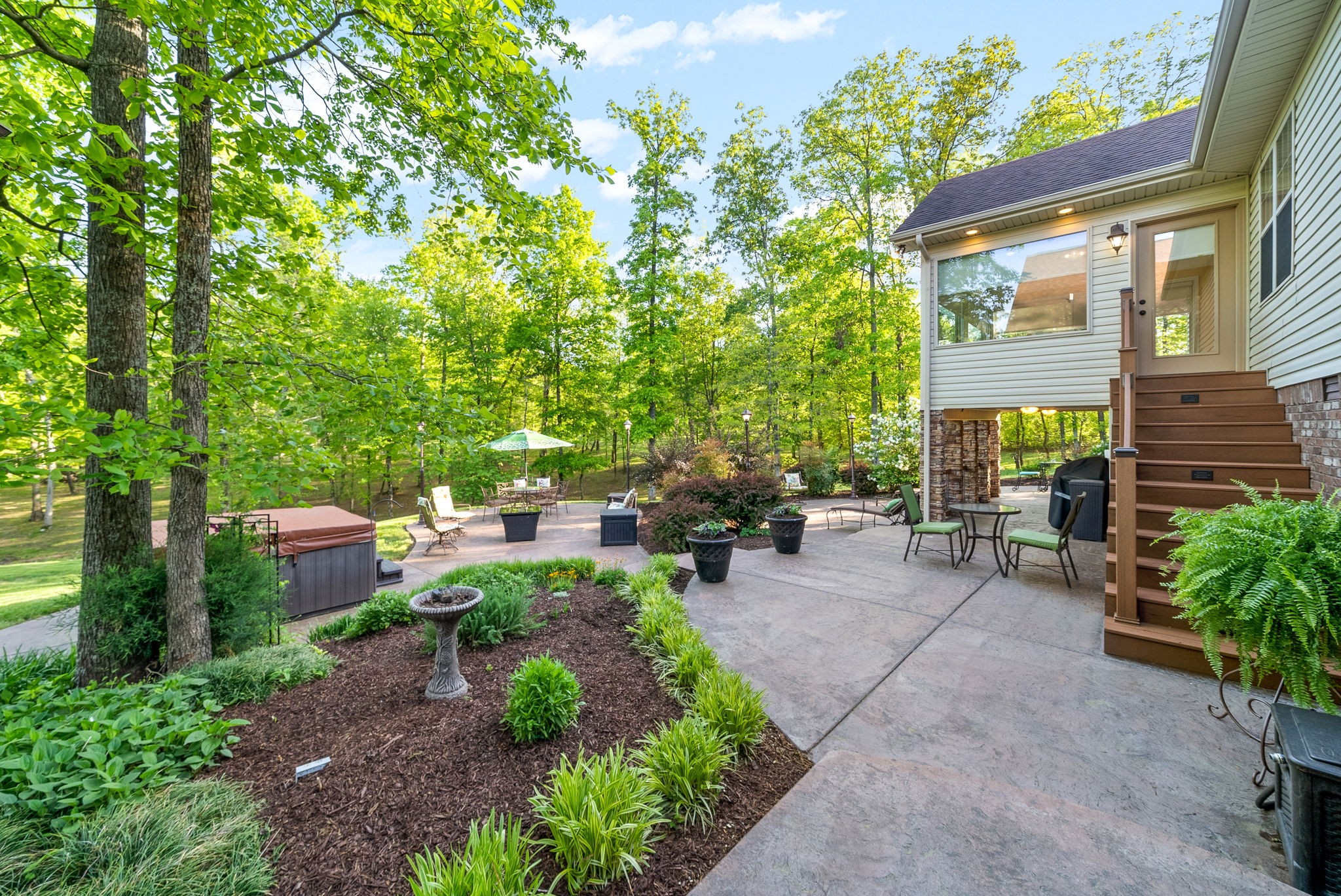 470 Salem Ridge Road Clarksville, TN 37040 - Photo 48 of 69 a view of a patio with table and chairs and potted plants