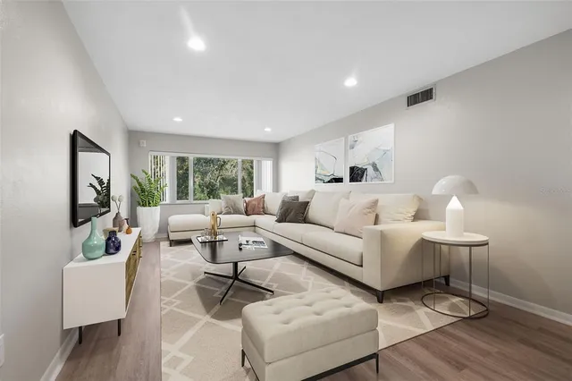 $239,999 | 4550 Overlook Drive Northeast, Unit 258, St. Petersburg, FL 33703