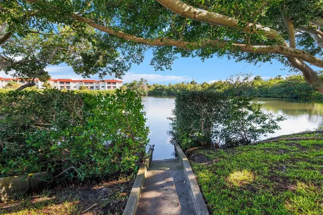 $239,999 | 4550 Overlook Drive Northeast, Unit 258, St. Petersburg, FL 33703