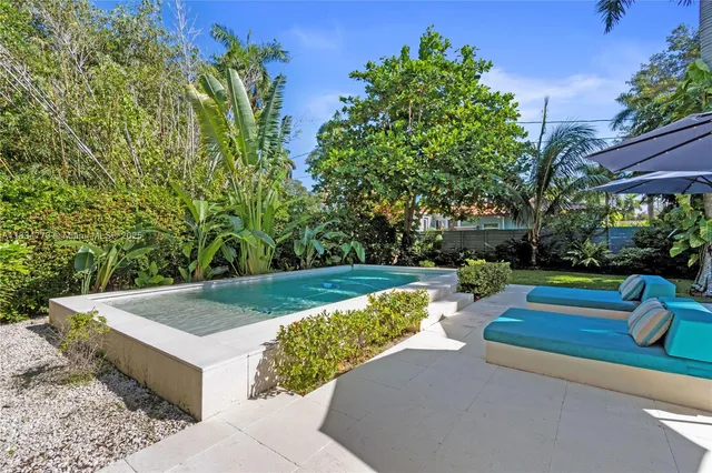 a view of a garden with plants