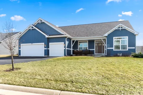 $999,999 | 560 North Boulder Ridge Drive, Lake Geneva, WI 53147