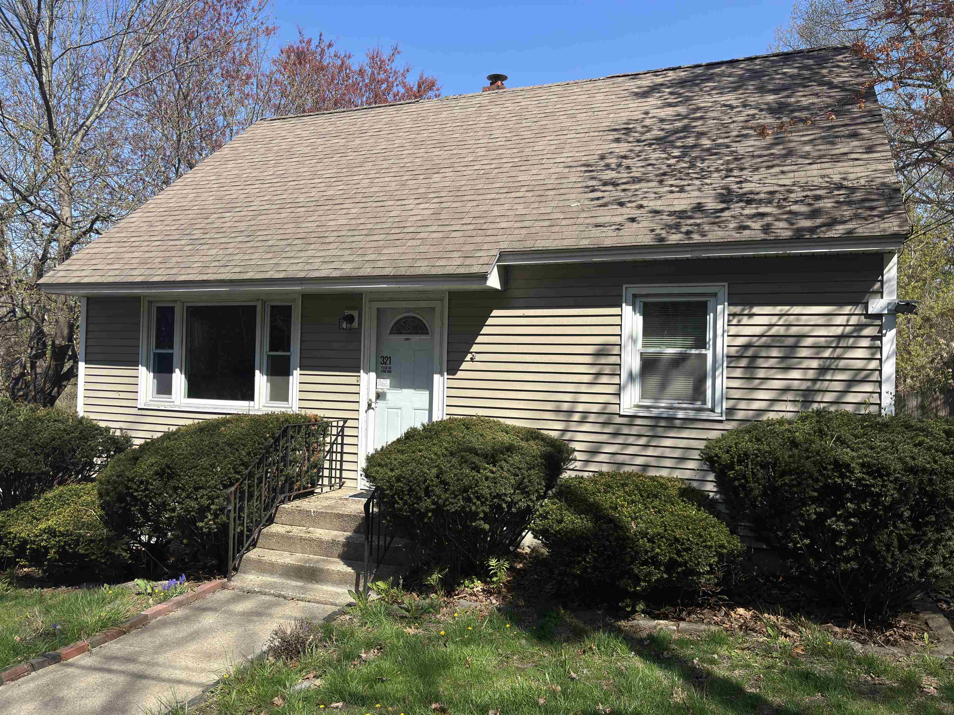 321 West Mitchell Street Manchester, NH 03103 - Photo 1 of 24 Gallery Image 1