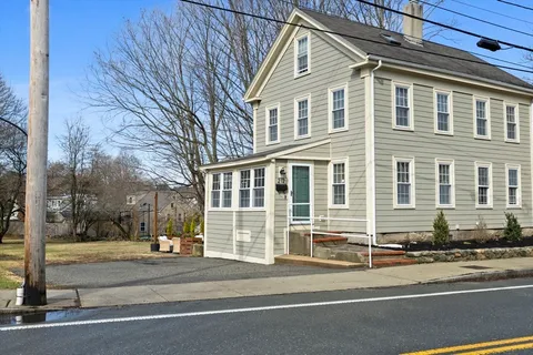 $599,900 | 212 West Street, Unit 1, Reading, MA 01867