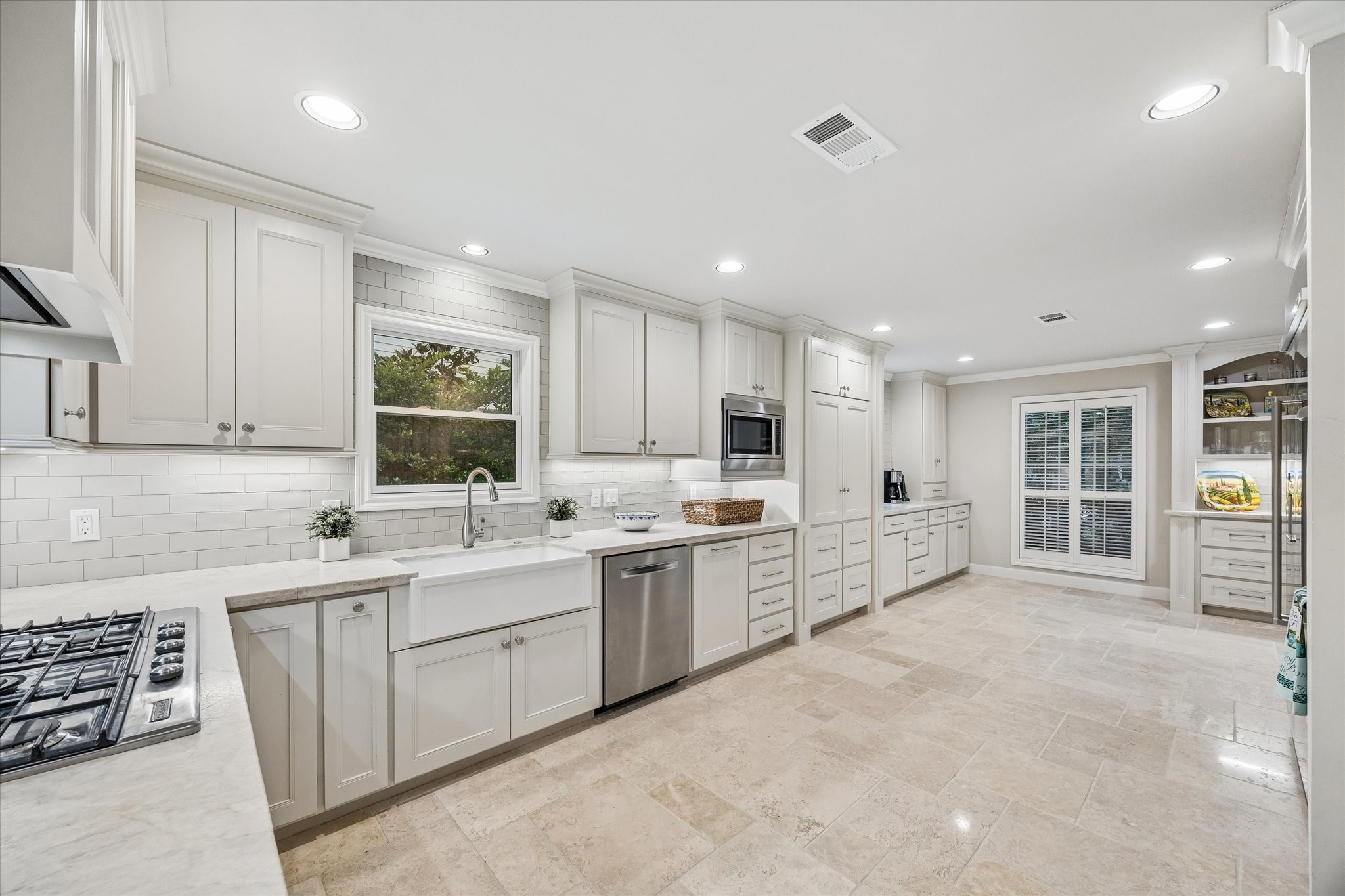 542 Ramblewood Road Houston, TX 77079 - Photo 10 of 40